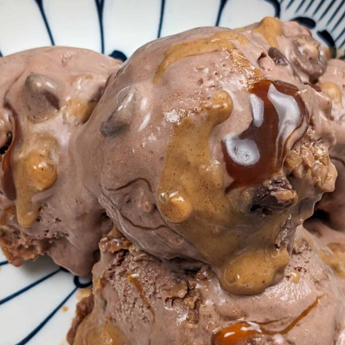 Easy Peanut Chocolate Caramel Candy Bar No-Churn Ice Cream - Just Maika Cooking